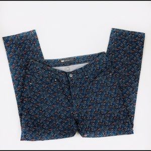 ⚡️2 for $20⚡️Levi’s Floral Jeans Sz 10